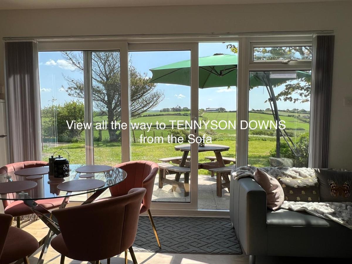 Valley View Self-Catering Coastal Bungalow In Rural West Wight Freshwater Exterior photo