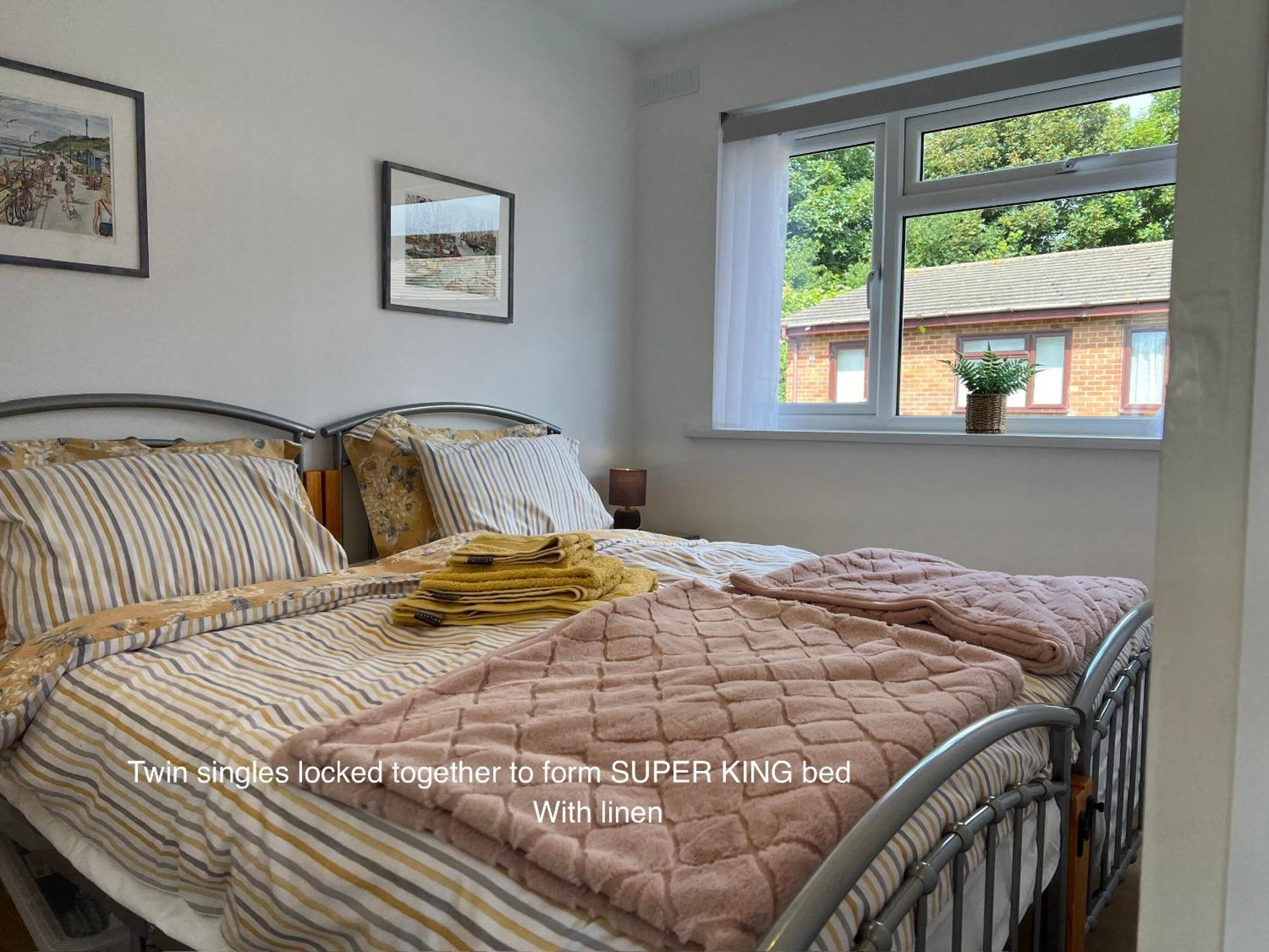 Valley View Self-Catering Coastal Bungalow In Rural West Wight Freshwater Exterior photo